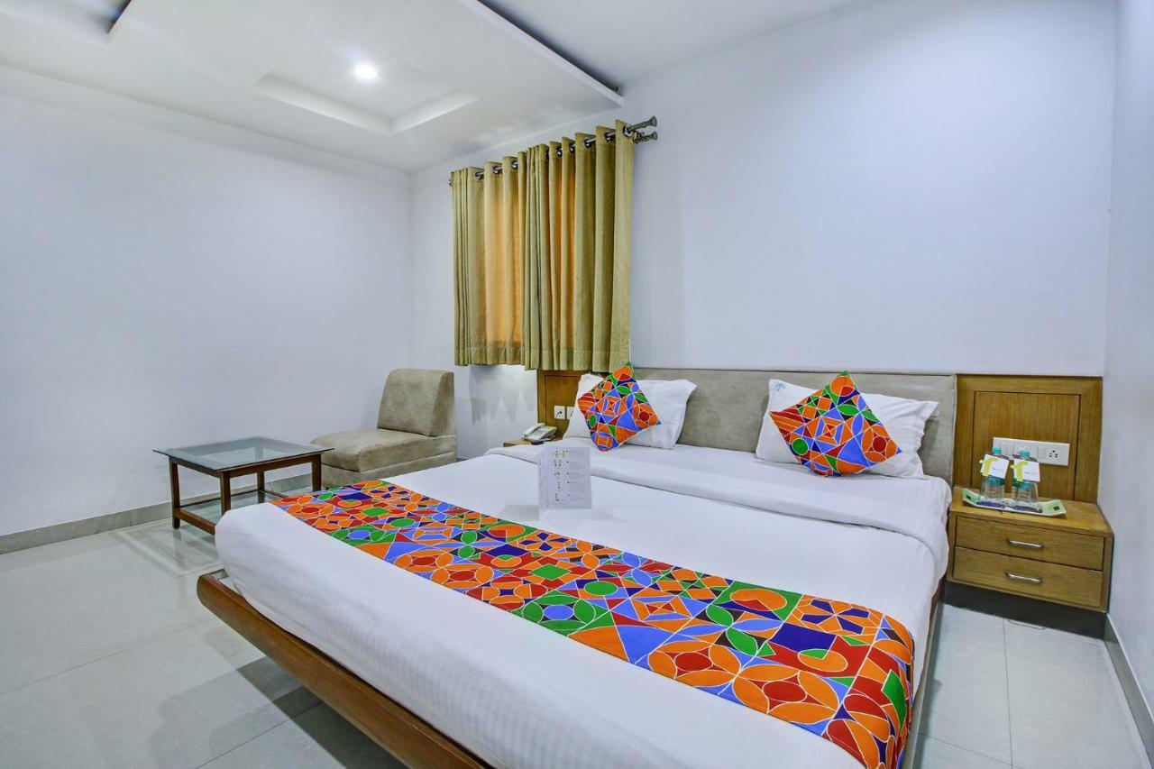 Fabhotel Syberitic Suites Gachibowli - Fully Vaccinated Staff Kondapur  Buitenkant foto