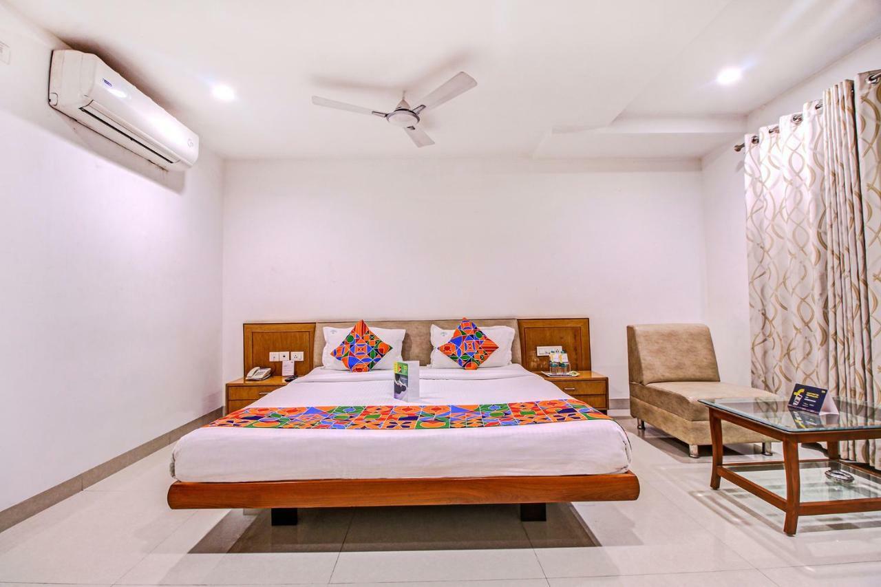 Fabhotel Syberitic Suites Gachibowli - Fully Vaccinated Staff Kondapur  Buitenkant foto