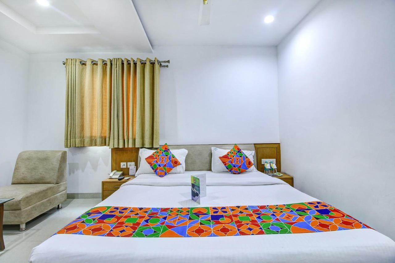Fabhotel Syberitic Suites Gachibowli - Fully Vaccinated Staff Kondapur  Buitenkant foto