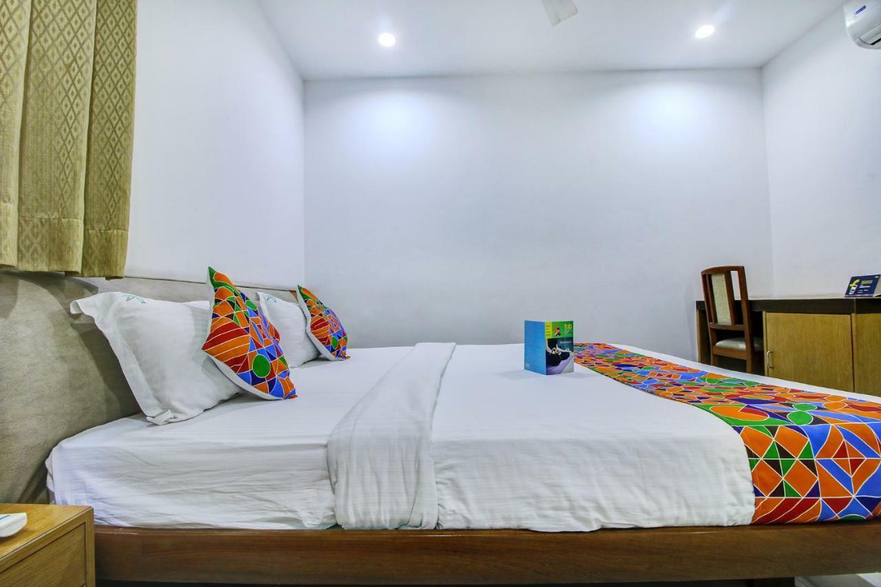 Fabhotel Syberitic Suites Gachibowli - Fully Vaccinated Staff Kondapur  Buitenkant foto
