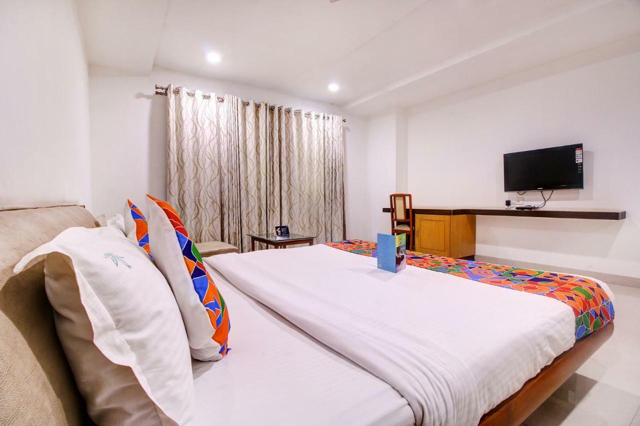 Fabhotel Syberitic Suites Gachibowli - Fully Vaccinated Staff Kondapur  Buitenkant foto