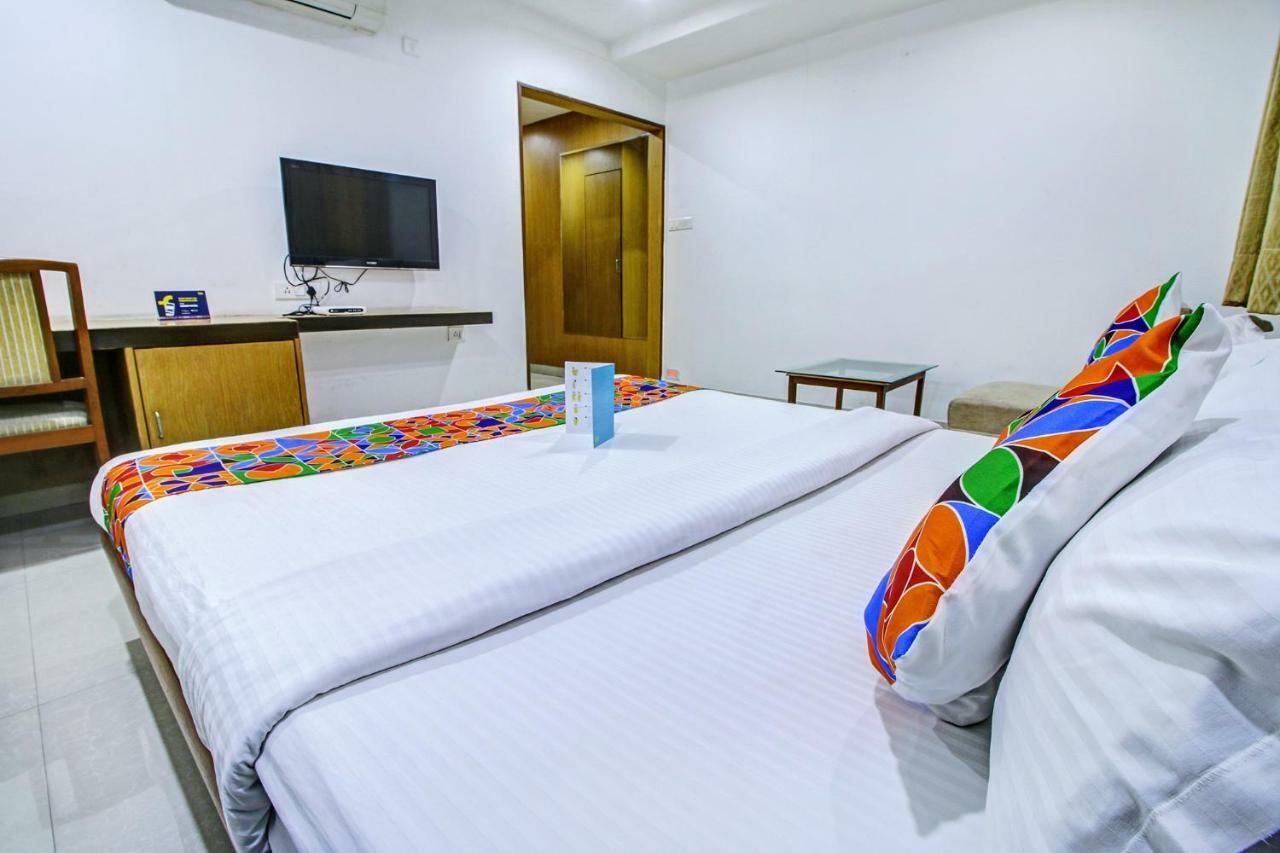 Fabhotel Syberitic Suites Gachibowli - Fully Vaccinated Staff Kondapur  Buitenkant foto