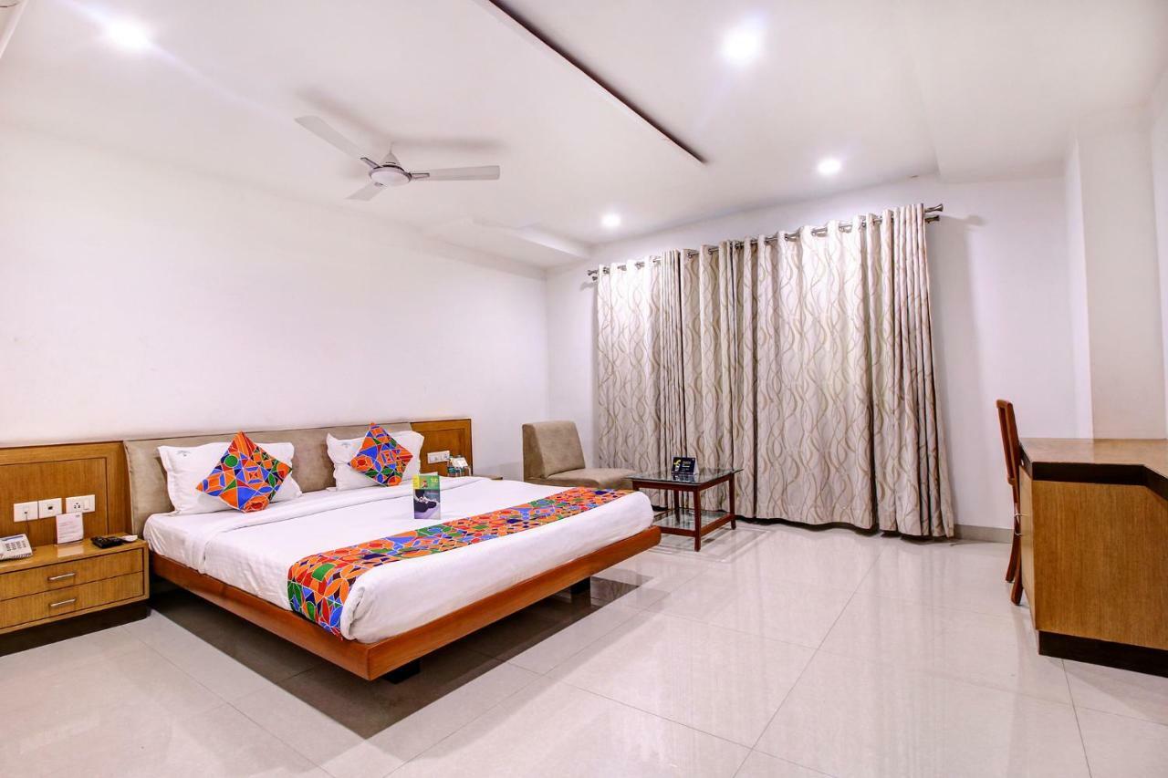 Fabhotel Syberitic Suites Gachibowli - Fully Vaccinated Staff Kondapur  Buitenkant foto