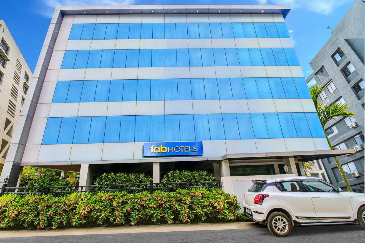 Fabhotel Syberitic Suites Gachibowli - Fully Vaccinated Staff Kondapur  Buitenkant foto